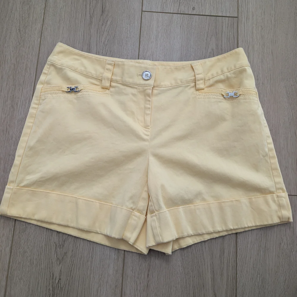 White House Black Market Pale Yellow Mid Rise Cotton Shorts